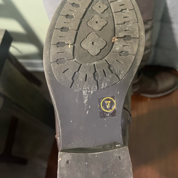 Size 7 Like New Wonderlust boots - Picture 4 of 6